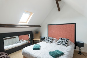 Hessian Hideaway image 8