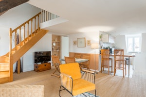 Hessian Hideaway image 4
