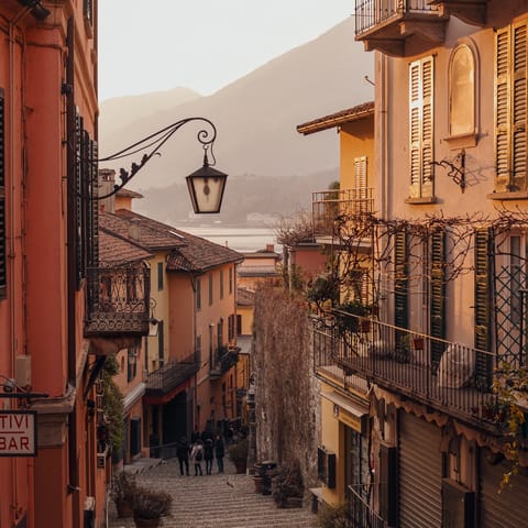 Drive ten minutes to Bellagio, on the shore of Lake Como