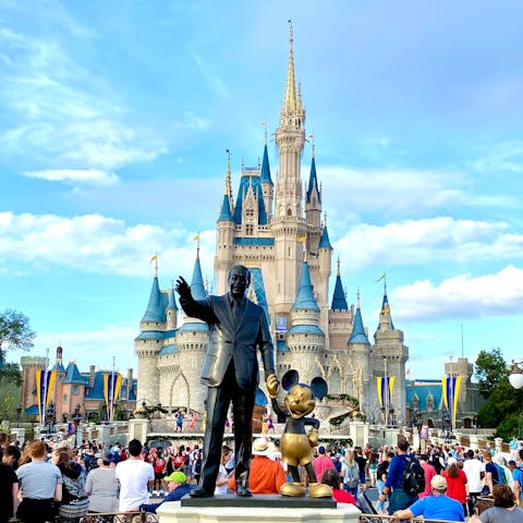 Drive seven minutes to Disney World – Universal is close too