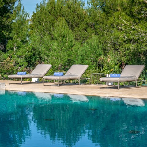 Flit between the pool and the Jacuzzi during carefree afternoons