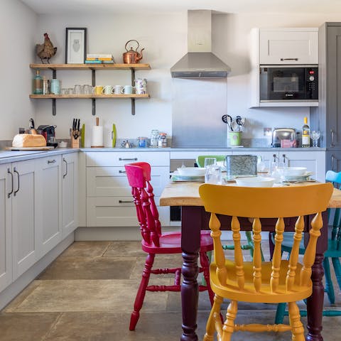 Whip up a full English breakfast in this well-equipped kitchen