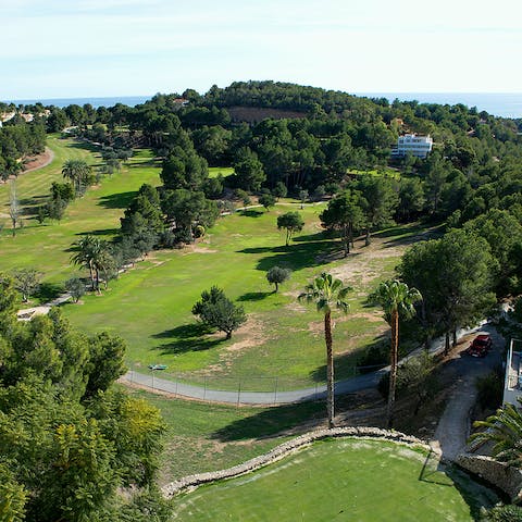 Practice your swing at the Sierra Altea Golf course