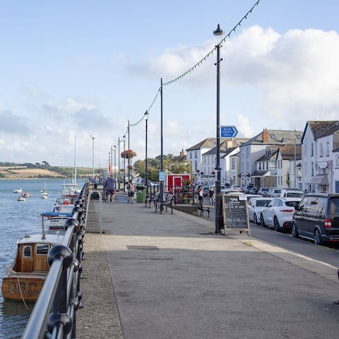 Stay in the heart of Appledore, less than a minute away from the River Torridge as it heads out to sea