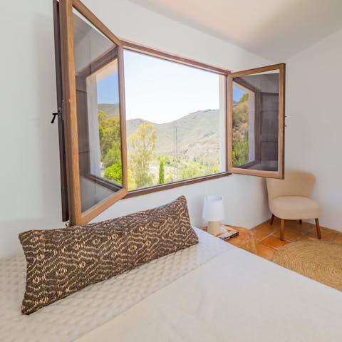 Wake up each morning to blue skies and mountain views