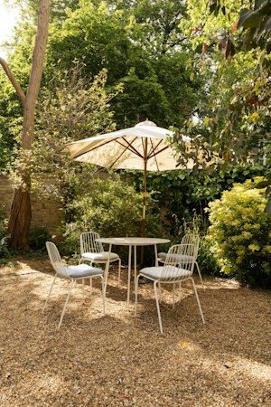 Oasis in London image 14