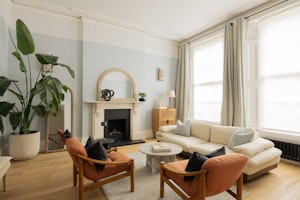 Oasis in London image 9