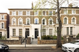 Oasis in London image 6