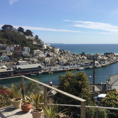 Enjoy uninterrupted views of the charming coastal town of Looe and the estuary from the terrace