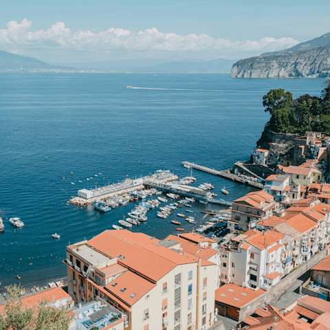 Explore Sorrento, only 3km away