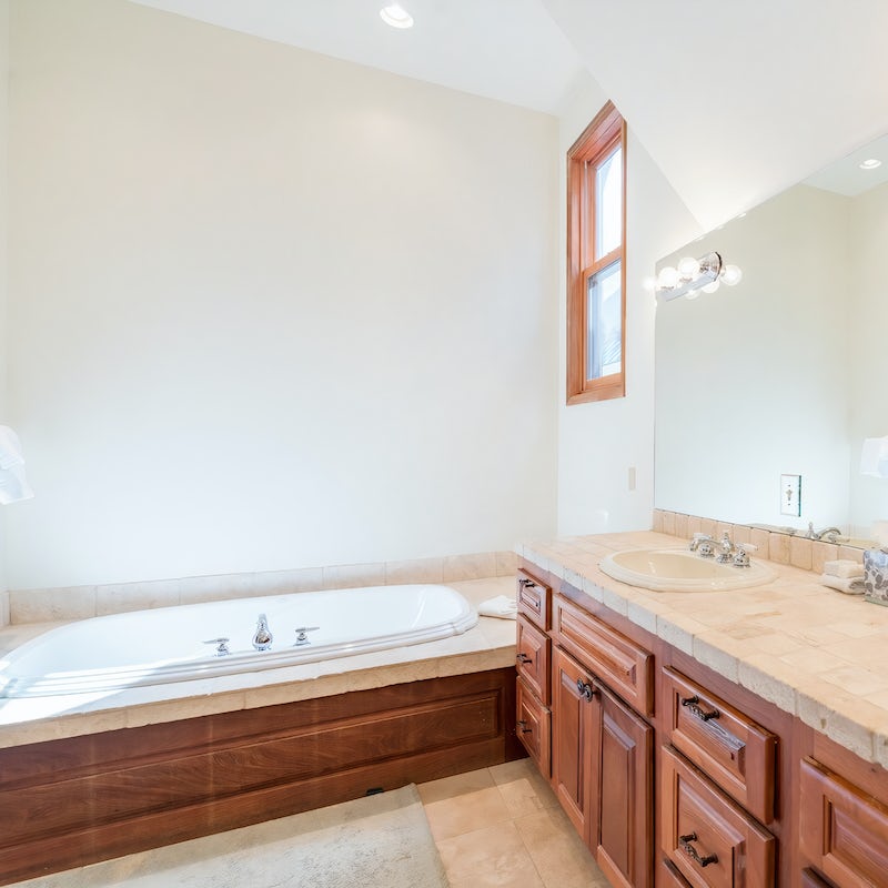 Relax your muscles in the jetted bath tub