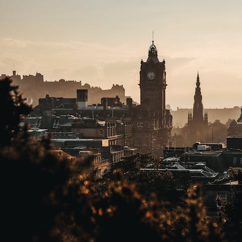 Explore the charms of Edinburgh from your central location – you're just a five-minute walk from Princes Street and twenty from Edinburgh Castle