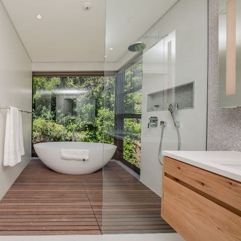Take a relaxing soak in the bathtub, accompanied by a luscious greenscape