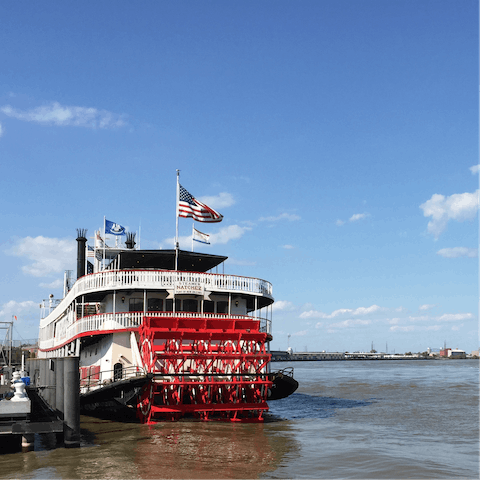 Take in the French Quarter from a whole new angle on board a two-hour steamboat river cruise – it departs half a mile upstream
