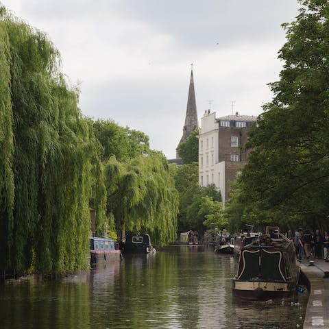 Go strolling along Regent’s Canal, only minutes away from this home