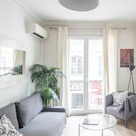 Unwind in this pretty haven of an apartment in between seeing the sights