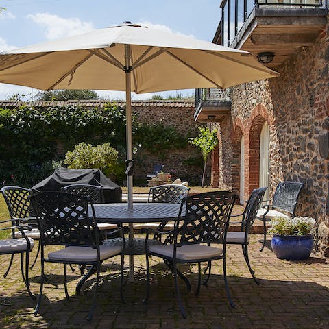 Dine alfresco with a bottle of bubbly 