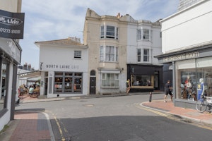 Changing Laines image 8