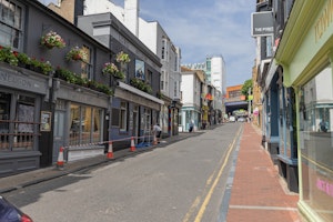Changing Laines image 4