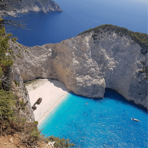 Explore Zakynthos and its highlights such as the famous Shipwreck Beach 