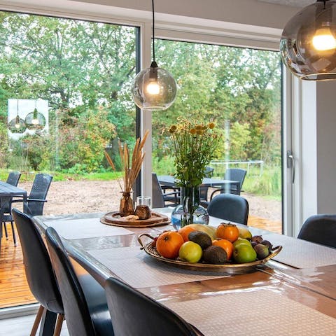Enjoy breakfast with your family as you admire the trees outside