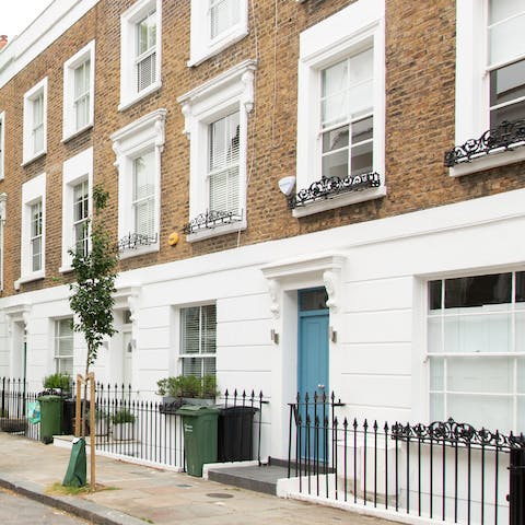 Stay in a charming townhome in pretty Primrose Hill