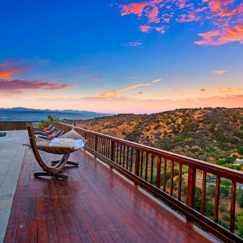 Witness jaw-dropping views over Franklin Canyon Park