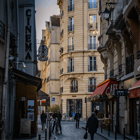 Stay in Saint-Germain-des-Prés, close to Paris' famous landmarks