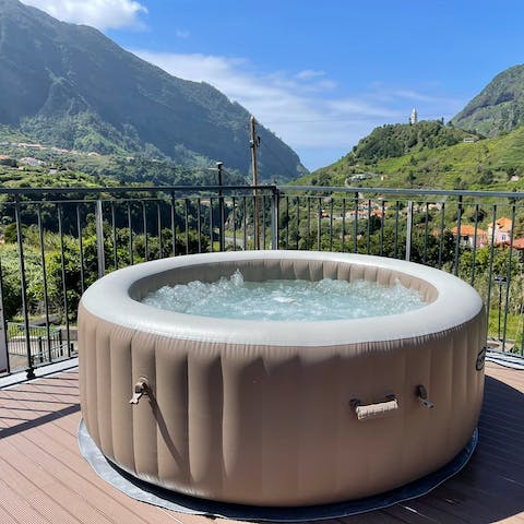 Soak your troubles away in the shared Jacuzzi, a glass of wine in hand