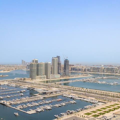Make the most of your dreamy Dubai location and explore the magnificent marina