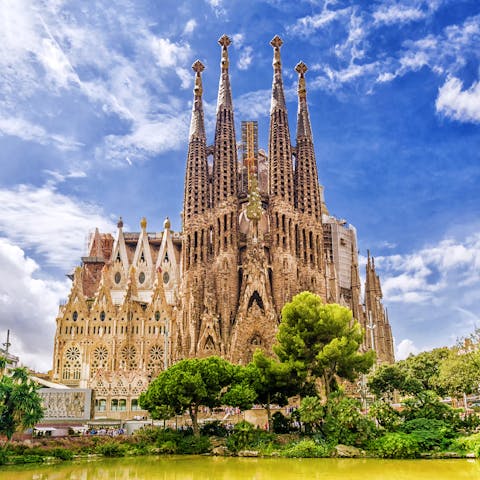 Reach the striking facade of the Sagrada Familia in ten minutes on foot