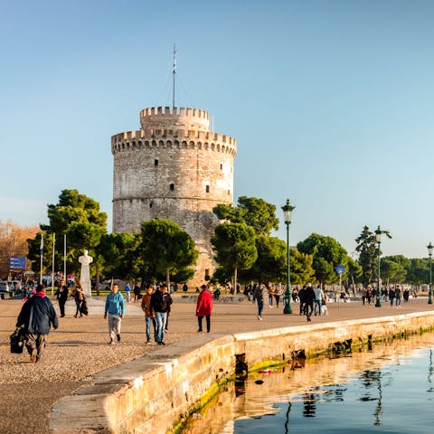 Take a guided tour of the White Tower of Thessaloniki 
