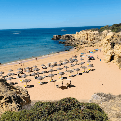Stay just 500 metres away from the sandy beach of Praia Castelo