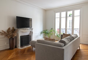 Haussmannian Hideaway image 9