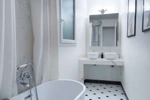 Haussmannian Hideaway image 3