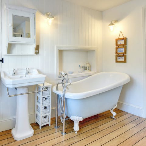 Soak your cares away in the free-standing tub at the end of a jam-packed day at the seaside