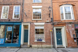 The Jeweller's image 15