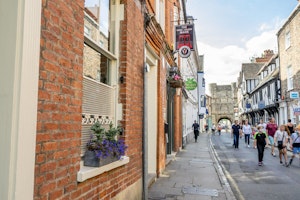 The Jeweller's image 10