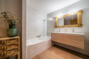 Chamonix Mountain Retreat image 11