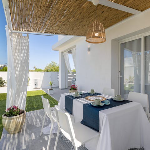 Share memorable meals together alfresco, under the shade of the pergola