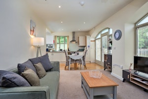 Lush River Retreat image 1
