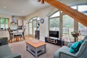 Lush River Retreat image 12