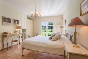 Orchid Room image 13