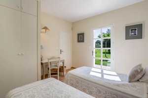 Orchid Room image 6