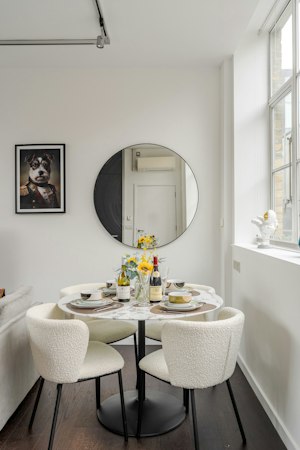The Soho Sophisticate image 8