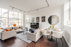 The Soho Sophisticate image 6