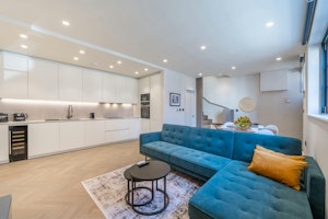 The London Muse image 9