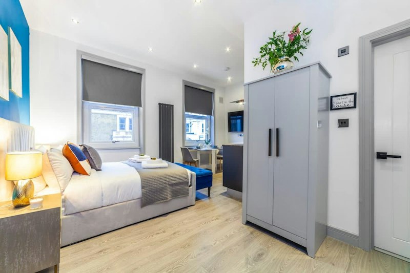 Earl's Court Breeze additional image