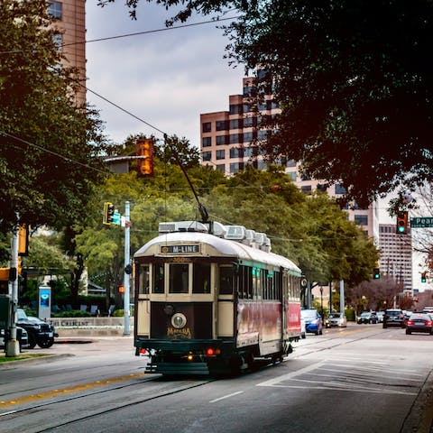 Explore your Dallas Downtown Historic District neighbourhood – the Dallas Museum of Art is a fifteen-minute walk away 