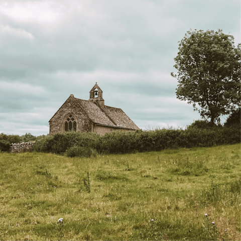 Explore pretty Cotswolds villages – Burford is a short drive away